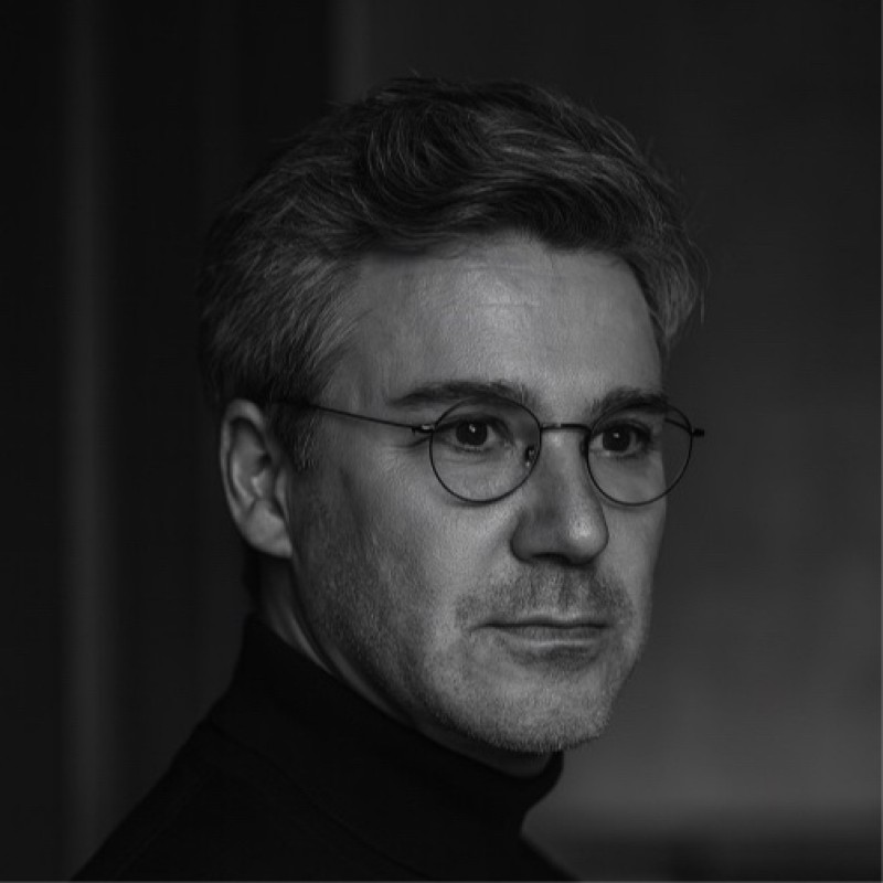 Portrait de Romain Stintzy, directeur artistique et Head of Design